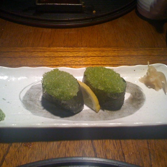 Gunkan d'ous de peix volador amb wasabi. Increible em millor que he provat a la meva vida