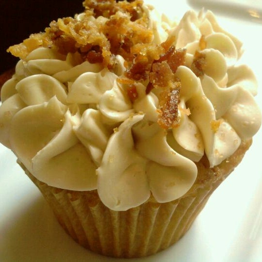 รูปภาพถ่ายที่ The Yellow Leaf Cupcake Co โดย Lori V. เมื่อ 10/22/2011