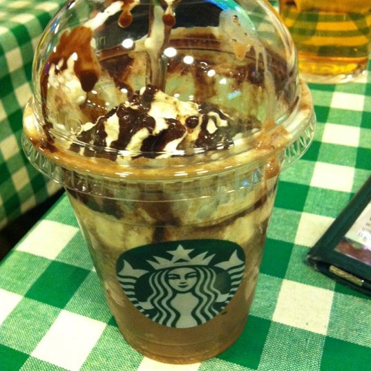 Foto diambil di Starbucks oleh Crazie G. pada 5/3/2012
