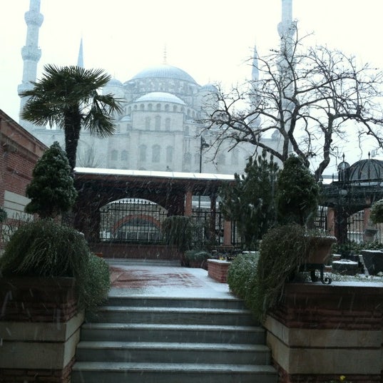 Photo taken at Sultanahmet Sarayı Otel by Esref K. on 3/30/2012