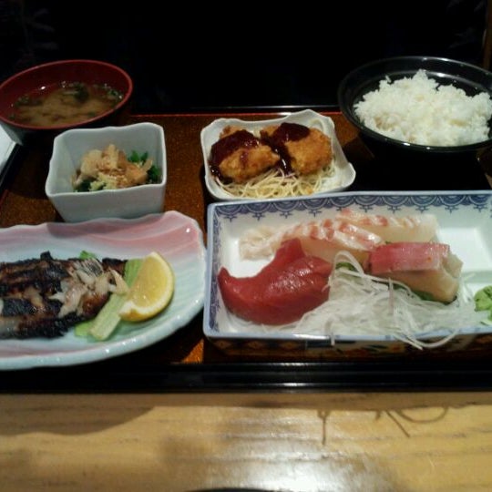 Photo taken at Hatcho Japanese Cuisine by Stephen L. on 11/12/2011