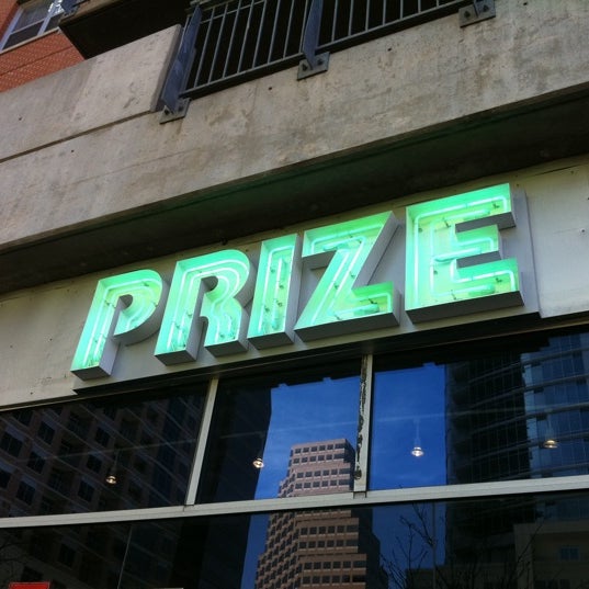 รูปภาพถ่ายที่ PRIZE: An Urban Department Store โดย Lisa B. เมื่อ 3/23/2011