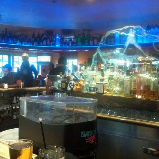 4/29/2012にAndrew S.がCoyote Bar &amp; Grillで撮った写真