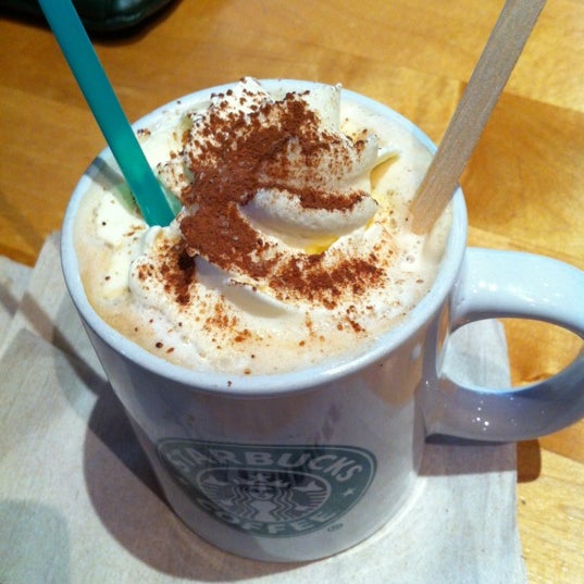 Photo taken at Starbucks Courtenay Central by Marpaung J. on 6/30/2012