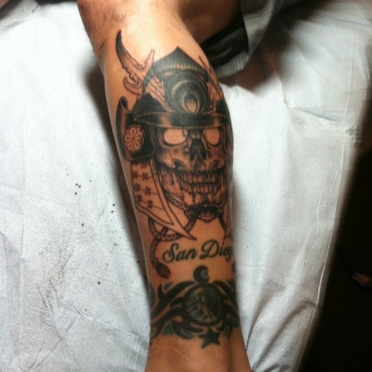 4/14/2012にScotty M.がFull Circle Tattooで撮った写真