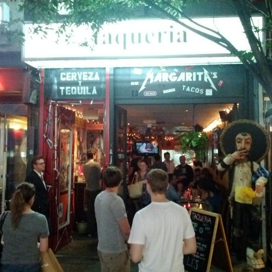 6/20/2012 tarihinde Anton N.ziyaretçi tarafından Taqueria Lower East Side'de çekilen fotoğraf