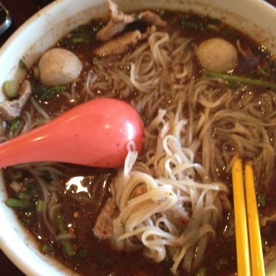 Photo taken at Noodle Nation by Siriwong T. on 5/25/2012