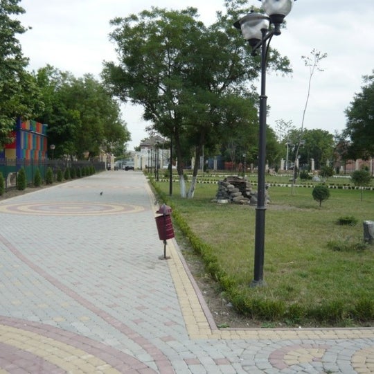 Парк материнской славы. Парк материнской славы. Ташкала парк в грозном аттракционы. Парк материнской славы в грозном аттракционы. Парк материнской славы.