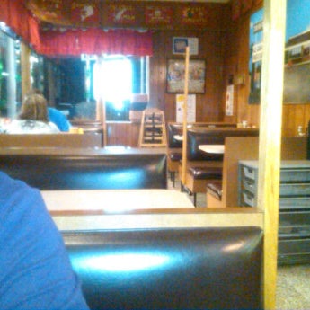 Photo taken at Harry&#39;s Restaurant by Nicole F. on 3/19/2012