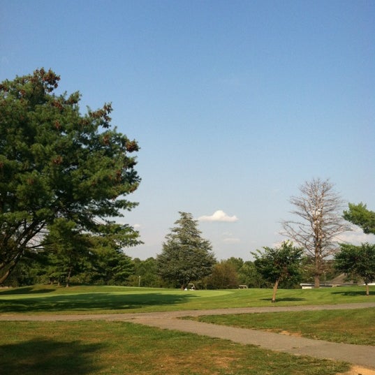 Foto scattata a Redgate Golf Course da Lynn N. il 9/7/2012