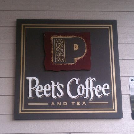 รูปภาพถ่ายที่ Peet&#39;s Coffee &amp; Tea โดย Michael E. เมื่อ 3/29/2012