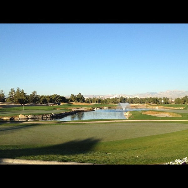 Photo prise au Desert Pines Golf Club and Driving Range par Eric T. le3/10/2012