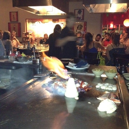 รูปภาพถ่ายที่ Musashi&#39;s Japanese Steakhouse โดย Valerie เมื่อ 8/25/2012
