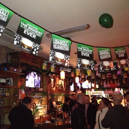 Снимок сделан в Molloy&#39;s Irish Pub пользователем Patricio 3/16/2012