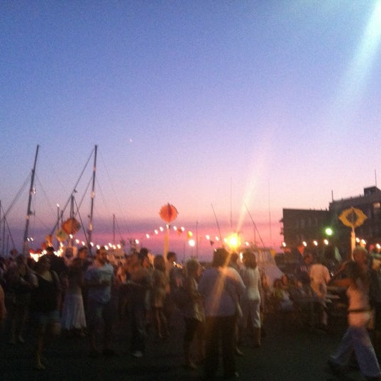Foto tomada en Newport Yachting Center  por Allison P. el 6/30/2012