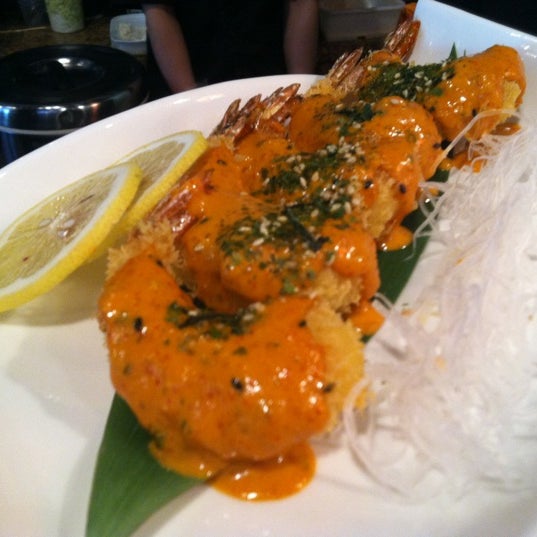 รูปภาพถ่ายที่ Fuji Sushi Bar &amp; Grill โดย Jane J. เมื่อ 6/13/2012