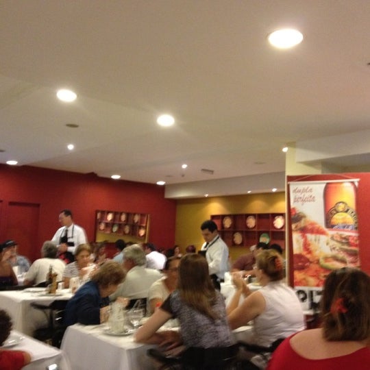 Photo taken at Plim Restaurante by Roberto G. on 5/31/2012