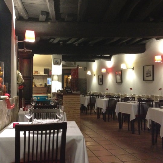 รูปภาพถ่ายที่ Restaurante A fuego lento โดย Johnny G. เมื่อ 2/10/2012