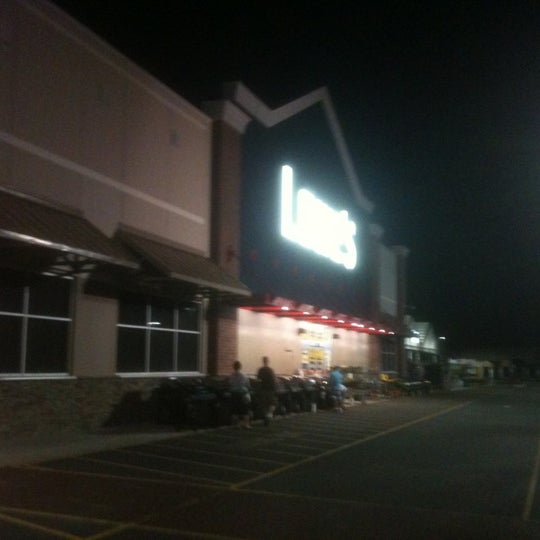 Lowe's Home Improvement Hardware Store in Salem