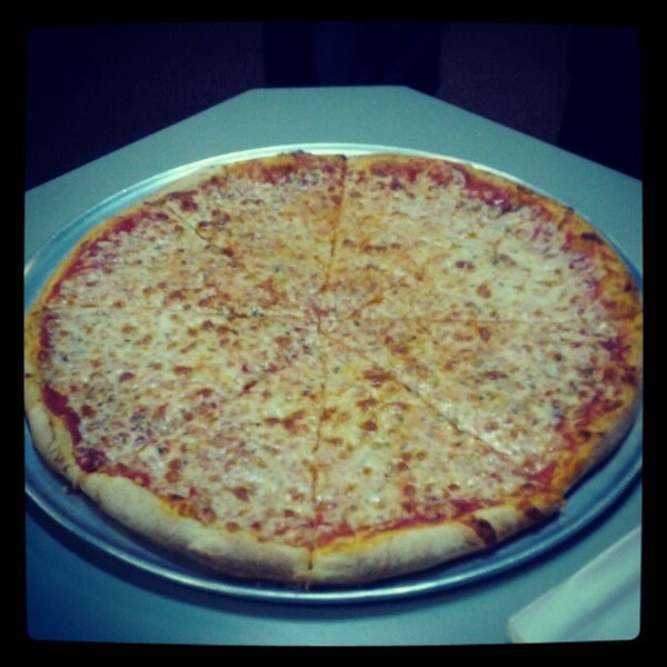 Das Foto wurde bei Buono&#39;s New York Style Pizza von Jason R. am 4/23/2012 aufgenommen
