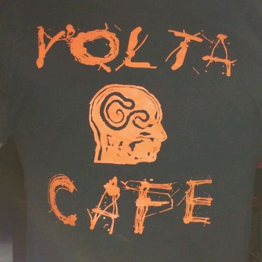 4/29/2012 tarihinde Marta G.ziyaretçi tarafından Volta Café'de çekilen fotoğraf