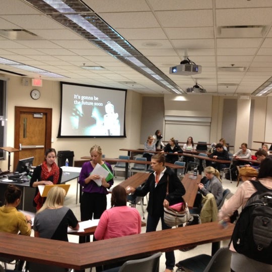 Gilmore Hall Üniversite İdare Binası