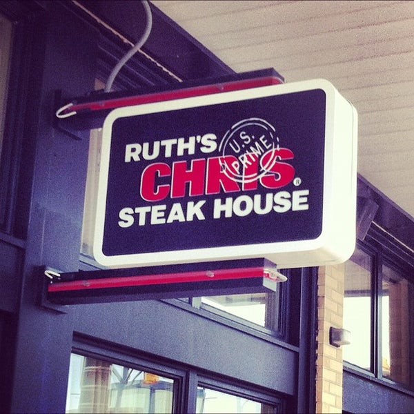 Снимок сделан в Ruth&#39;s Chris Steak House - Atlantic City, NJ пользователем Dr. Adam P. Z. 8/19/2012