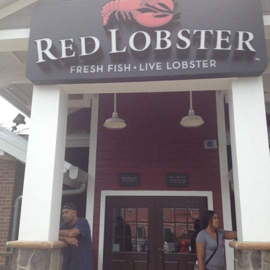 Photo taken at Red Lobster by Grace H. on 8/26/2012