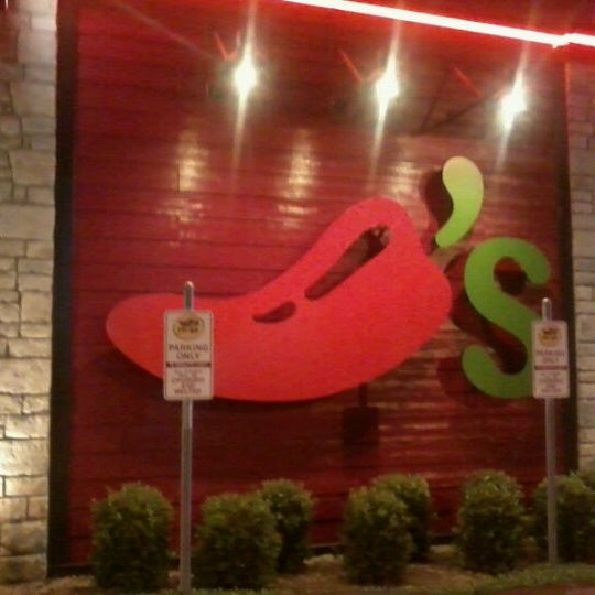Photo taken at Chili&#39;s Grill &amp; Bar by Ross V. on 5/13/2012