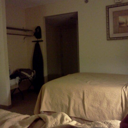 Снимок сделан в Quality Hotel &amp; Suites &quot;At The Falls&quot; пользователем T Serenity M. 4/1/2012