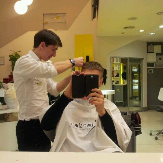 Das Foto wurde bei VT Style Hair Studio von Александр В. am 3/22/2012 aufgenommen