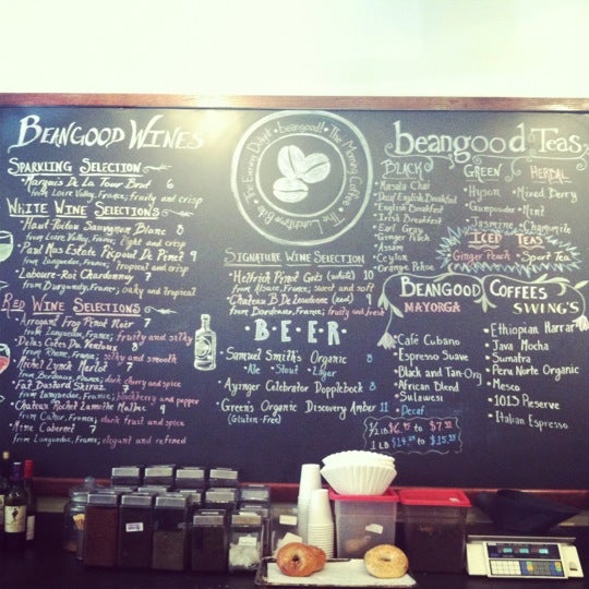 Foto tirada no(a) BeanGood: The Coffee Pub por Janie Y. em 7/25/2012