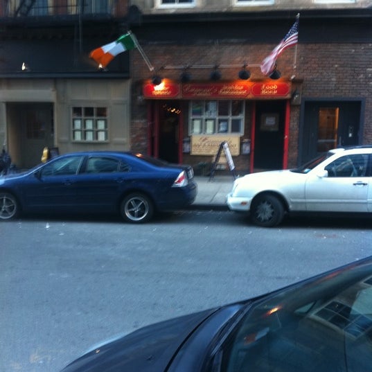 Foto tomada en Eamonn&#39;s Irish Bar &amp; Restaurant  por Bill B. el 3/11/2012
