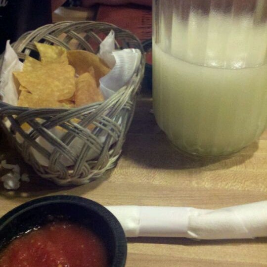 Foto diambil di Los Aztecas Mexican Restaurant oleh Danielle Z. pada 3/16/2012