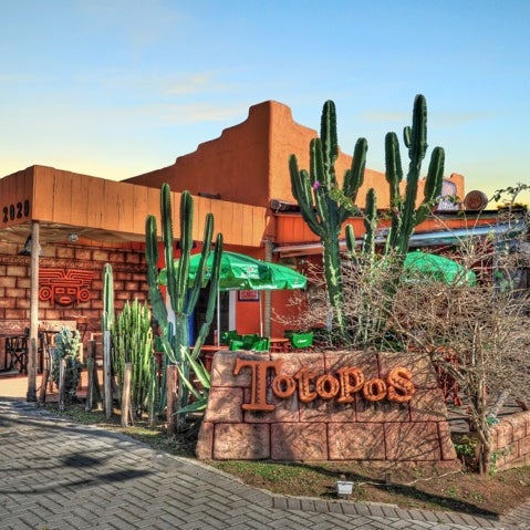 Photo taken at Totopos Gastronomia Mexicana by Ricardo C. on 4/30/2012