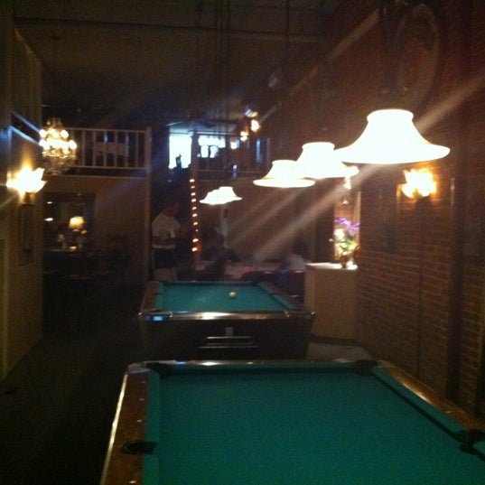 Foto diambil di Hobo&#39;s Restaurant &amp; Lounge oleh Scott W. pada 10/13/2011