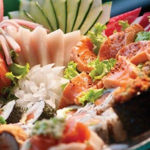 Oferece um festival de especialidades japonesas, que dá direito a entradas frias e quentes, além de sushis e sashimis