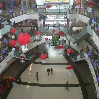 Photo taken at South City Mall by Sayantan C. on 1/26/2012