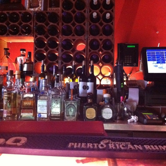 Снимок сделан в Guadalupe Bar and Grill пользователем Jose-Luis C. 1/8/2012
