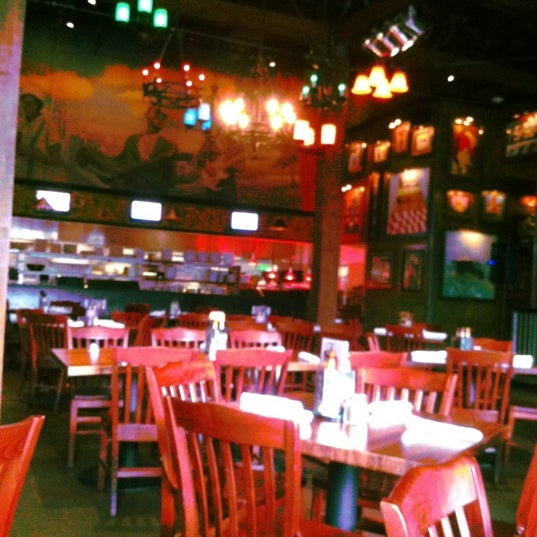 รูปภาพถ่ายที่ House of Blues Restaurant &amp; Bar โดย Carl B. เมื่อ 4/29/2012