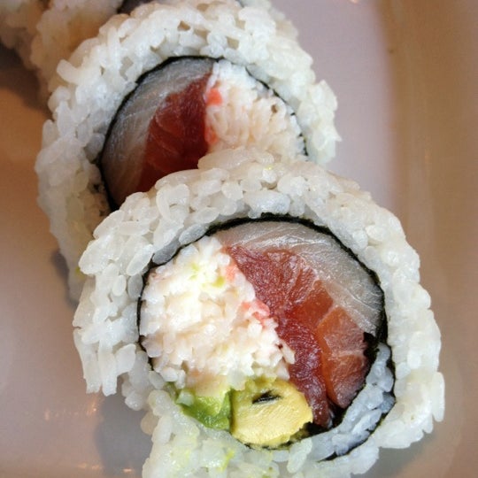 Foto tirada no(a) Asahi Sushi por Jen V. em 8/3/2012