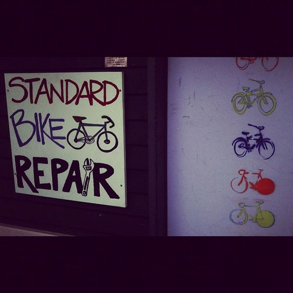 Photo prise au Standard Bike Repair par Colorado Card le7/12/2012
