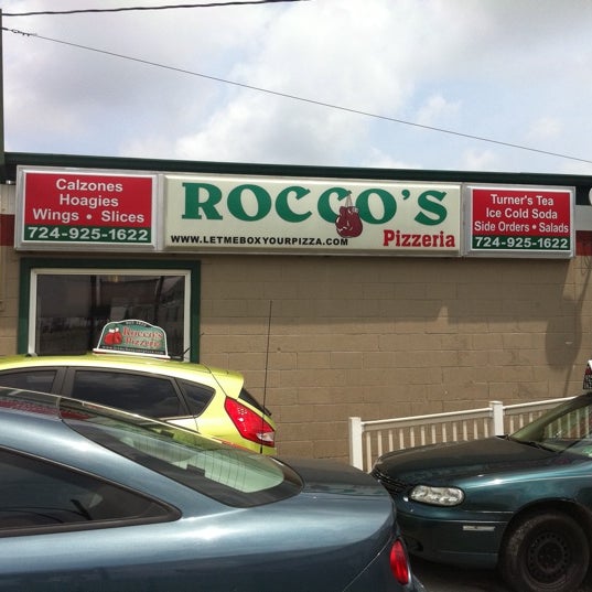 รูปภาพถ่ายที่ Rocco&#39;s Pizzeria โดย Jen T. เมื่อ 6/20/2011