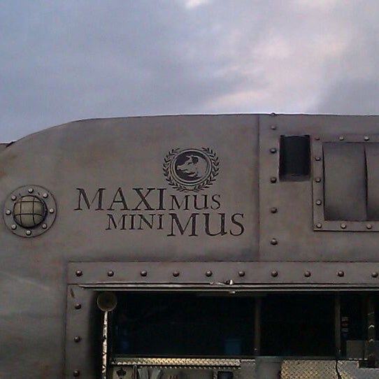 Photo taken at Maximus / Minimus by Jermaine M. on 9/16/2011