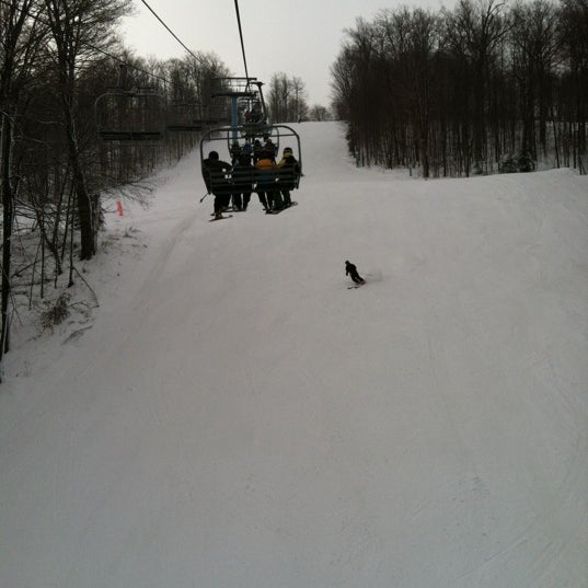 รูปภาพถ่ายที่ HoliMont Ski Area โดย Tom M. เมื่อ 12/29/2011