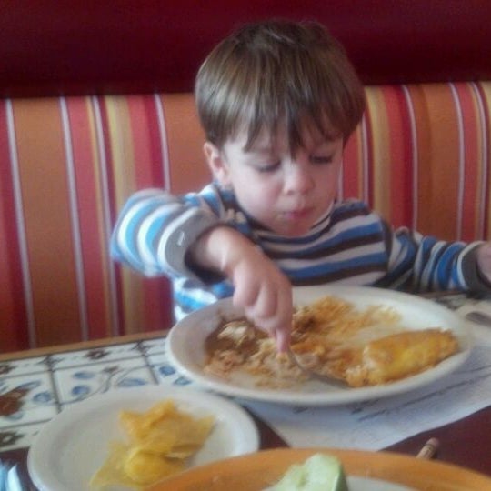 Foto diambil di La Hacienda Mexican Restaurant oleh Vance H. pada 6/3/2012