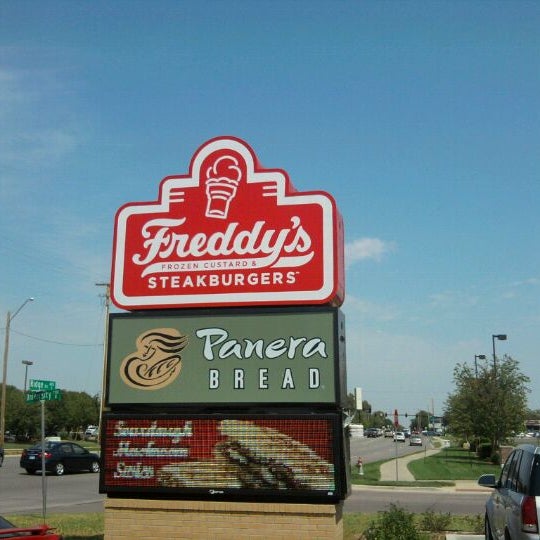 Photo taken at Freddy&#39;s Frozen Custard by Elaine S. on 8/27/2011