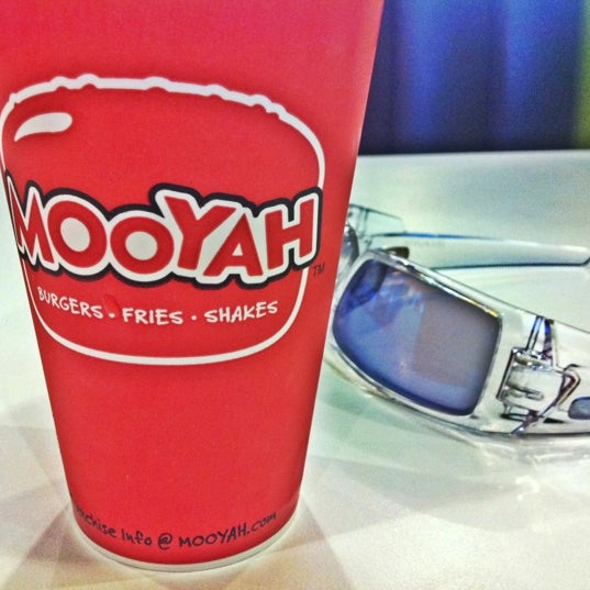 Foto tirada no(a) MOOYAH Burgers, Fries &amp; Shakes por Jason B. em 2/23/2012