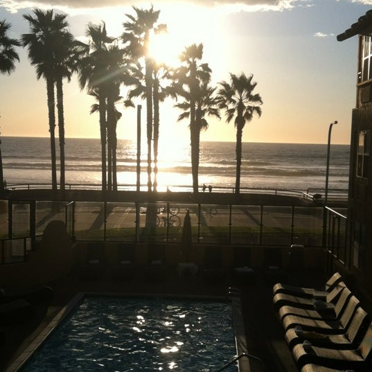 รูปภาพถ่ายที่ Ocean Park Inn โดย Ray V. เมื่อ 2/17/2012