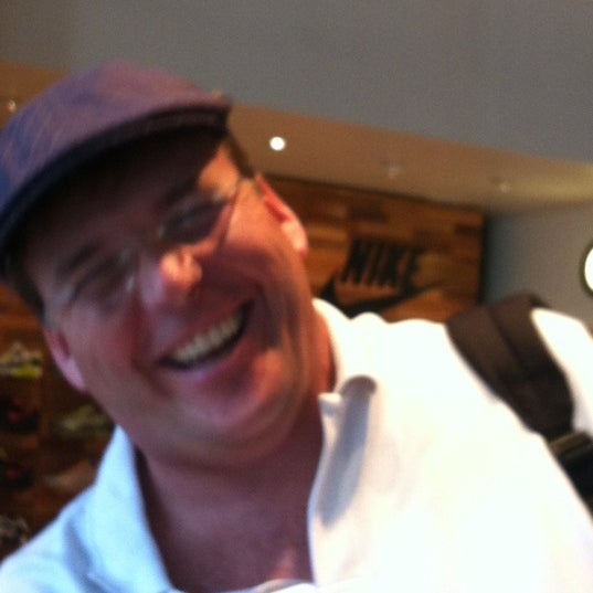 รูปภาพถ่ายที่ Goorin Bros. Hat Shop - Newbury โดย Dave G. เมื่อ 7/21/2012